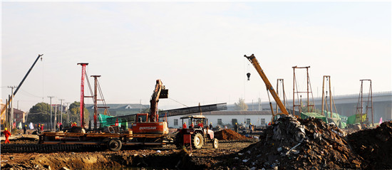 石新茂)由中铁十二局集团和南通二建承建的南通西站综合交通枢纽工程